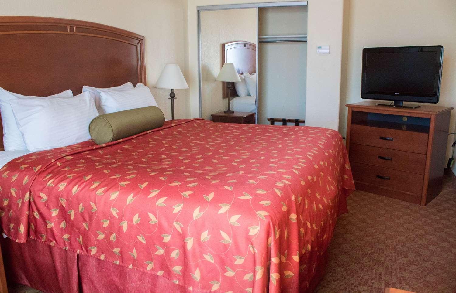 Best Western Plus San Antonio East Inn & Suites Екстериор снимка