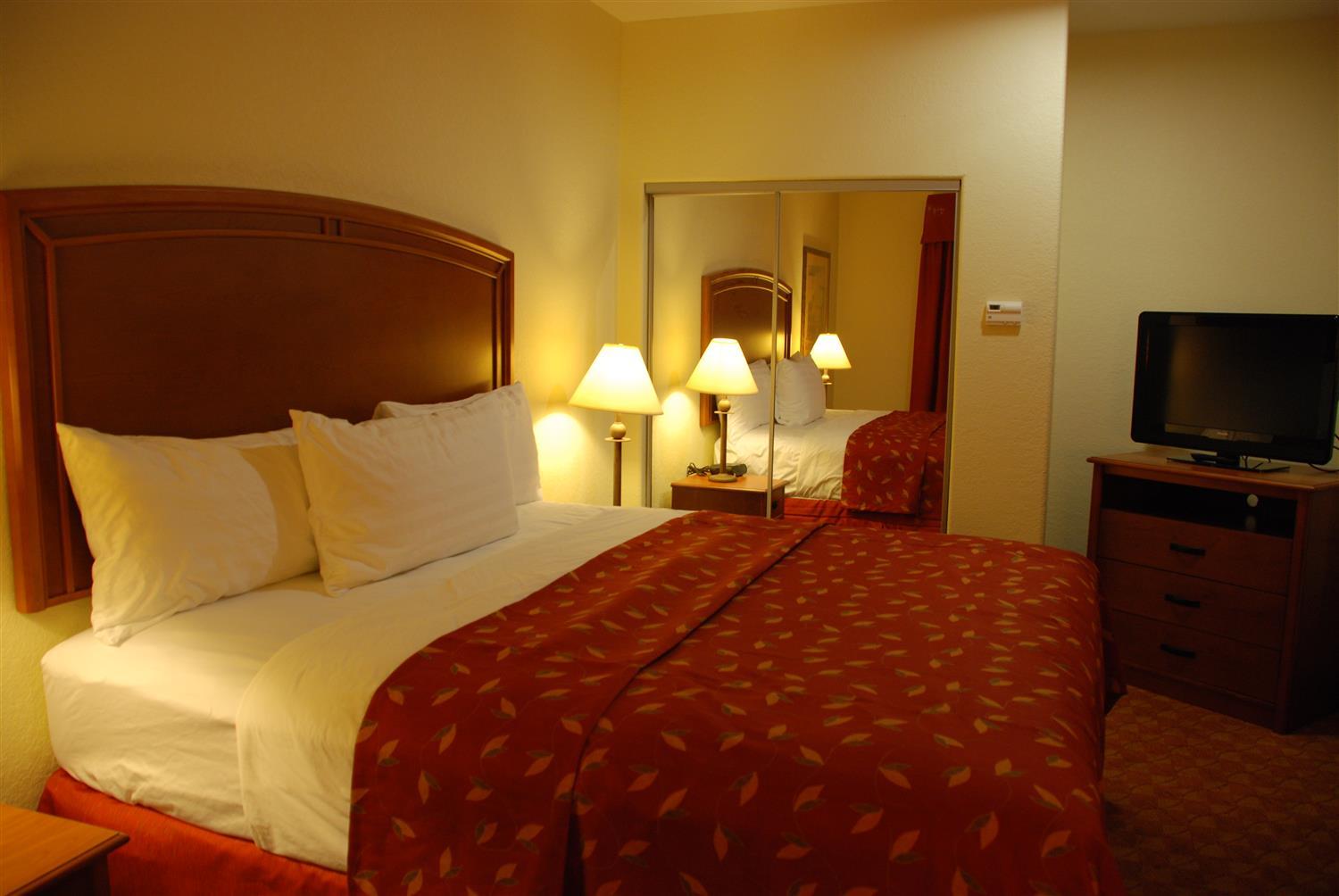 Best Western Plus San Antonio East Inn & Suites Екстериор снимка