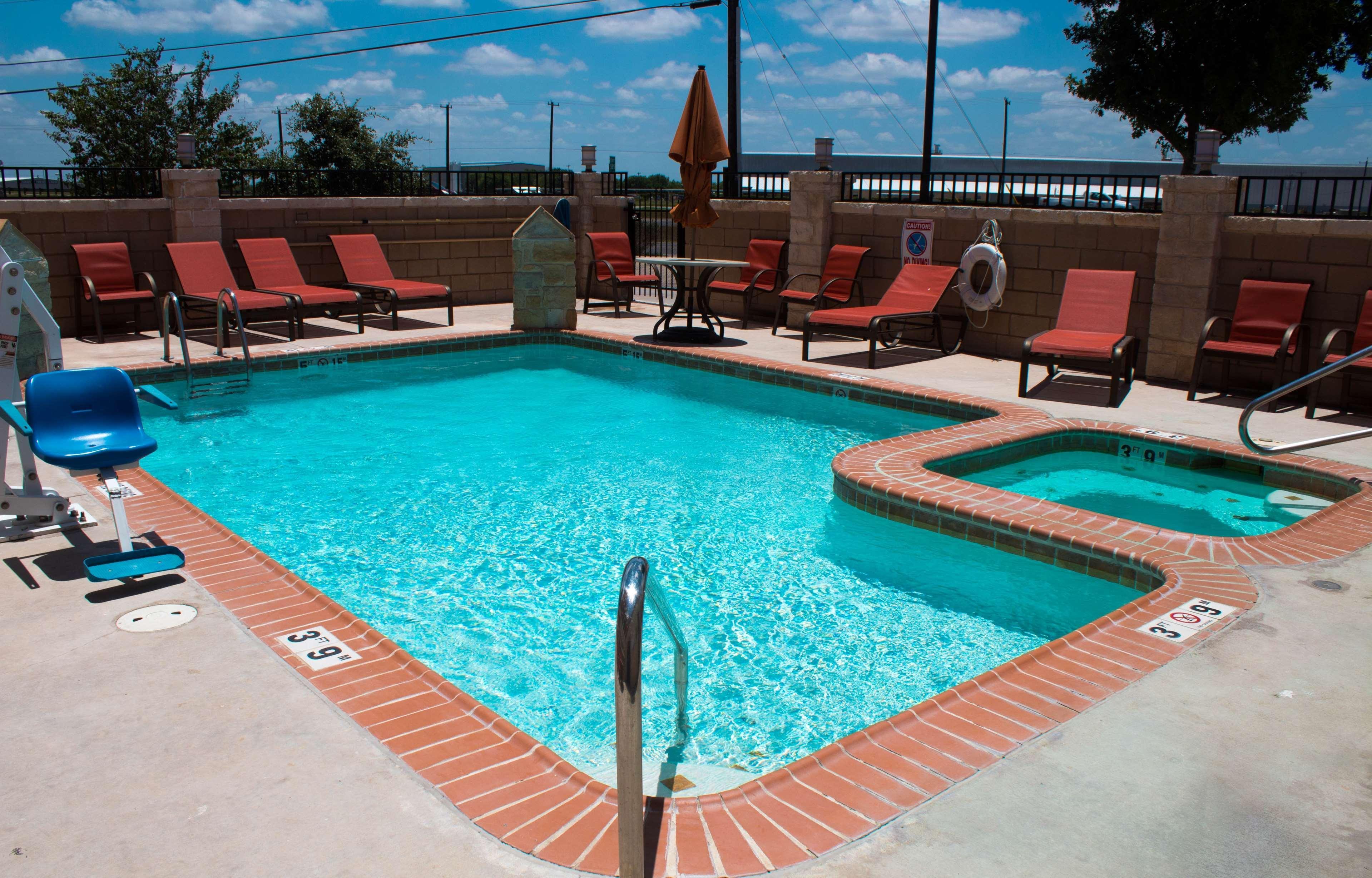 Best Western Plus San Antonio East Inn & Suites Екстериор снимка